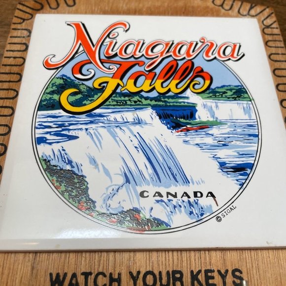 Vintage Niagara Falls Key Holder Ceramic Trivet Wall Art Souvenir - Picture 3 of 10